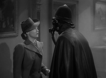 Movie still from “The Invisible Man Returns” (1940), directed by Joe May – A man and a woman are talking to each other; Medium shot, Over the shoulder angle