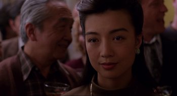 Movie still from “The Joy Luck Club” (1993), directed by Wayne Wang – An asian woman is looking into the camera; Close Up shot, Over the shoulder angle