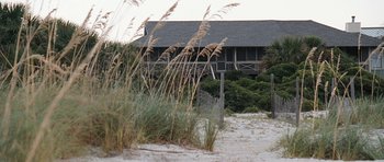 Movie still from “The Last Song” (2010), directed by Julie Anne Robinson – A house sitting on the beach in front of the ocean; Extreme Wide shot, Low angle