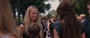 Movie still from “The Last Song” (2010), directed by Julie Anne Robinson – A group of people standing next to each other on a sidewalk; Close Up shot, Over the shoulder angle