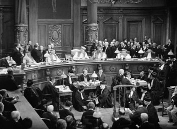 Movie still from “The Life of Emile Zola” (1937), directed by William Dieterle – A black and white photo of a court room; Extreme Wide shot, High angle