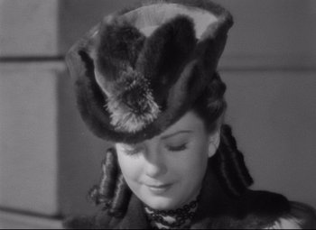 Movie still from “The Magnificent Ambersons” (1942), directed by Robert Wise – A black and white photo of a woman wearing a hat; Close Up shot, Over the shoulder angle