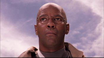 Movie still from “The Manchurian Candidate” (2004), directed by Jonathan Demme – A bald man with glasses is looking up at the sky; Close Up shot, Low angle