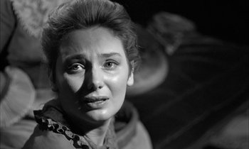 Movie still from “The Miracle Worker” (1962), directed by Arthur Penn – A black - and - white photo of a woman with a chain around her neck; Close Up shot, Over the shoulder angle