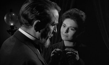 Movie still from “The Miracle Worker” (1962), directed by Arthur Penn – A man and a woman looking at each other; Close Up shot, Over the shoulder angle