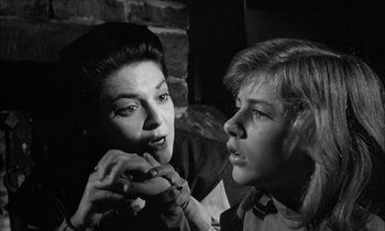 Movie still from “The Miracle Worker” (1962), directed by Arthur Penn – A woman and a girl are talking to each other; Close Up shot, Low angle