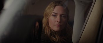 Movie still from “The Mountain Between Us” (2017), directed by Hany Abu-Assad – A person with long blonde hair; Close Up shot, Over the shoulder angle