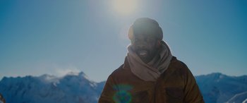 Movie still from “The Mountain Between Us” (2017), directed by Hany Abu-Assad – A man in a brown jacket and a white hat; Close Up shot, Low angle