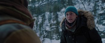 Movie still from “The Mountain Between Us” (2017), directed by Hany Abu-Assad – A woman wearing a blue hat and a black jacket; Close Up shot, Over the shoulder angle