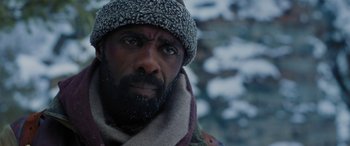 Movie still from “The Mountain Between Us” (2017), directed by Hany Abu-Assad – A person wearing a hat and a scarf; Close Up shot, Over the shoulder angle