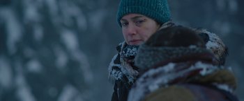 Movie still from “The Mountain Between Us” (2017), directed by Hany Abu-Assad – A woman wearing a blue hat and a blue scarf; Close Up shot, Over the shoulder angle