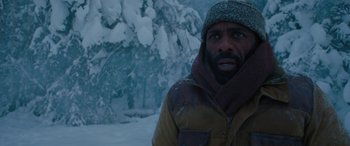 Movie still from “The Mountain Between Us” (2017), directed by Hany Abu-Assad – A man with a beard wearing a jacket and a hat in the snow; Close Up shot, Low angle