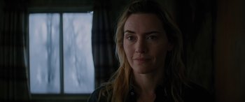 Movie still from “The Mountain Between Us” (2017), directed by Hany Abu-Assad – A person with long blonde hair; Close Up shot, Over the shoulder angle