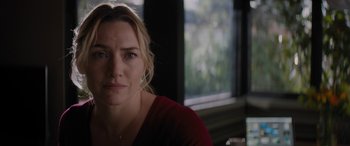 Movie still from “The Mountain Between Us” (2017), directed by Hany Abu-Assad – A person sitting in front of a window; Close Up shot, Over the shoulder angle