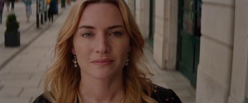 Movie still from “The Mountain Between Us” (2017), directed by Hany Abu-Assad – A person with long blonde hair; Close Up shot, Low angle