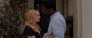 Movie still from “The Mountain Between Us” (2017), directed by Hany Abu-Assad – A man and a woman standing next to each other; Close Up shot, Over the shoulder angle