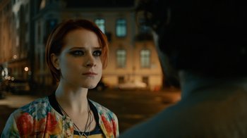 Movie still from “Charlie Countryman” (2013), directed by Fredrik Bond – A woman with red hair is looking at a man; Close Up shot, Over the shoulder angle