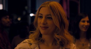 Movie still from “The Night Eats the World” (2018), directed by Dominique Rocher – A person with blonde hair; Close Up shot, Over the shoulder angle