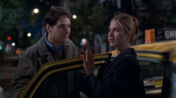 Movie still from “The Object of My Affection” (1998), directed by Nicholas Hytner – A man and a woman standing next to each other in a taxi; Medium shot, Over the shoulder angle