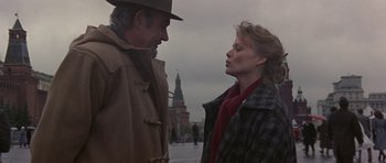 Movie still from “The Russia House” (1990), directed by Fred Schepisi – A man and a woman standing next to each other on the street; Medium shot, Over the shoulder angle