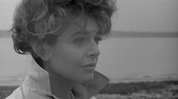 Movie still from “The Slender Thread” (1965), directed by Sydney Pollack – Black and white photograph of a woman looking off into the distance; Close Up shot, Over the shoulder angle