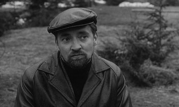 Movie still from “The Spy Who Came in from the Cold” (1965), directed by Martin Ritt – A black and white photo of a man with a beard; Close Up shot, Low angle