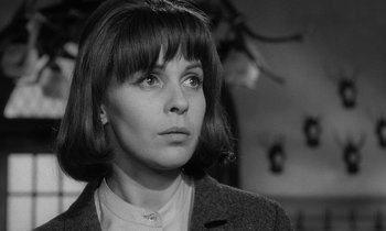 Movie still from “The Spy Who Came in from the Cold” (1965), directed by Martin Ritt – A black and white photo of a woman looking up; Close Up shot, Over the shoulder angle