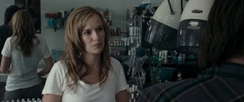 Movie still from “The Square” (2008), directed by Nash Edgerton – A woman sitting in front of a mirror in a hair salon; Close Up shot, Over the shoulder angle