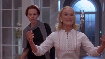 Movie still from “The Stepford Wives” (2004), directed by Frank Oz – Two women are standing in front of each other; Medium shot, Over the shoulder angle