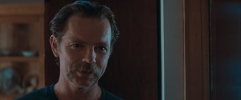 Movie still from “The Sweet Hereafter” (1997), directed by Atom Egoyan – A person wearing a black shirt; Close Up shot, Over the shoulder angle