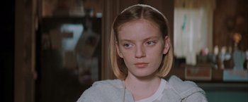 Movie still from “The Sweet Hereafter” (1997), directed by Atom Egoyan – A person with short blonde hair; Close Up shot, High angle