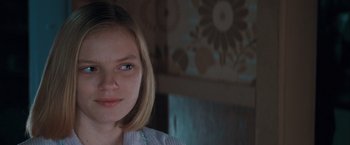 Movie still from “The Sweet Hereafter” (1997), directed by Atom Egoyan – A person with short blonde hair; Close Up shot, Over the shoulder angle
