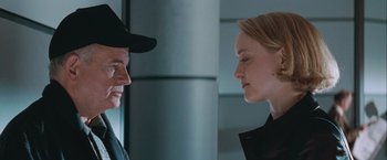 Movie still from “The Sweet Hereafter” (1997), directed by Atom Egoyan – A man and a woman talking to each other; Close Up shot, Over the shoulder angle