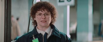 Movie still from “The Sweet Hereafter” (1997), directed by Atom Egoyan – A woman with curly hair and glasses is smiling; Close Up shot, Low angle