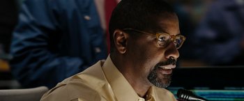 Movie still from “The Taking of Pelham 123” (2009), directed by Tony Scott – A person wearing glasses and a yellow shirt; Close Up shot, Low angle