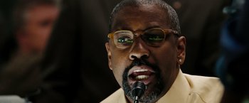 Movie still from “The Taking of Pelham 123” (2009), directed by Tony Scott – A person with a microphone; Close Up shot, Low angle