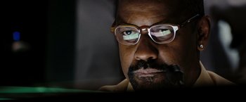 Movie still from “The Taking of Pelham 123” (2009), directed by Tony Scott – A person wearing glasses and looking at a computer screen; Close Up shot, Low angle