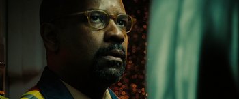 Movie still from “The Taking of Pelham 123” (2009), directed by Tony Scott – A person wearing glasses; Close Up shot, Over the shoulder angle