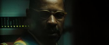 Movie still from “The Taking of Pelham 123” (2009), directed by Tony Scott – A person wearing glasses; Close Up shot, Over the shoulder angle