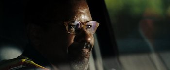 Movie still from “The Taking of Pelham 123” (2009), directed by Tony Scott – A person wearing glasses; Close Up shot, Over the shoulder angle