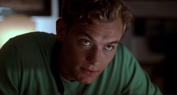 Movie still from “The Talented Mr. Ripley” (1999), directed by Anthony Minghella – A person wearing a green shirt; Close Up shot, Over the shoulder angle