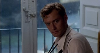 Movie still from “The Talented Mr. Ripley” (1999), directed by Anthony Minghella – A man in a white dress shirt and a tie; Close Up shot, Over the shoulder angle