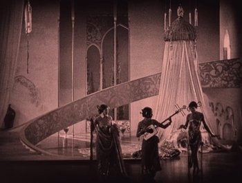 Movie still from “The Thief of Bagdad” (1924), directed by Raoul Walsh – A group of people standing in front of a stage; Extreme Wide shot, High angle