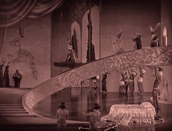 Movie still from “The Thief of Bagdad” (1924), directed by Raoul Walsh – A group of people standing on a stage; Extreme Wide shot, High angle