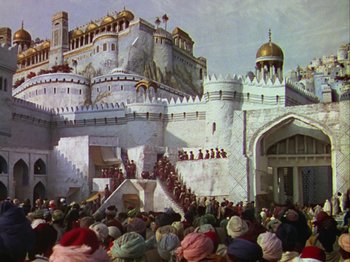 Movie still from “The Thief of Bagdad” (1940), directed by Alexander Korda – A crowd of people standing in front of a castle; Extreme Wide shot, High angle