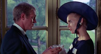 Movie still from “The Thomas Crown Affair” (1968), directed by Norman Jewison – A man and a woman are talking in front of a window; Close Up shot, Over the shoulder angle