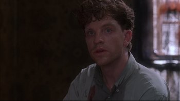 Movie still from “The Way of the Gun” (2000), directed by Christopher McQuarrie – A person wearing a shirt with blood all over his face; Close Up shot, Low angle