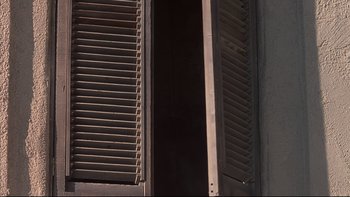 Movie still from “The Way of the Gun” (2000), directed by Christopher McQuarrie – A closed window with shutters open; Medium shot, Low angle