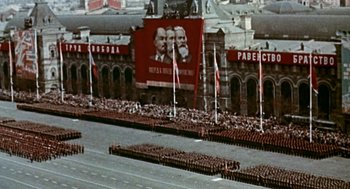 Movie still from “Topaz” (1969), directed by Alfred Hitchcock – A crowd of people standing next to each other in front of a building; Extreme Wide shot, High angle