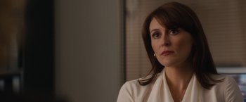 Movie still from “Truth” (2015), directed by James Vanderbilt – A person sitting in a room; Close Up shot, Over the shoulder angle